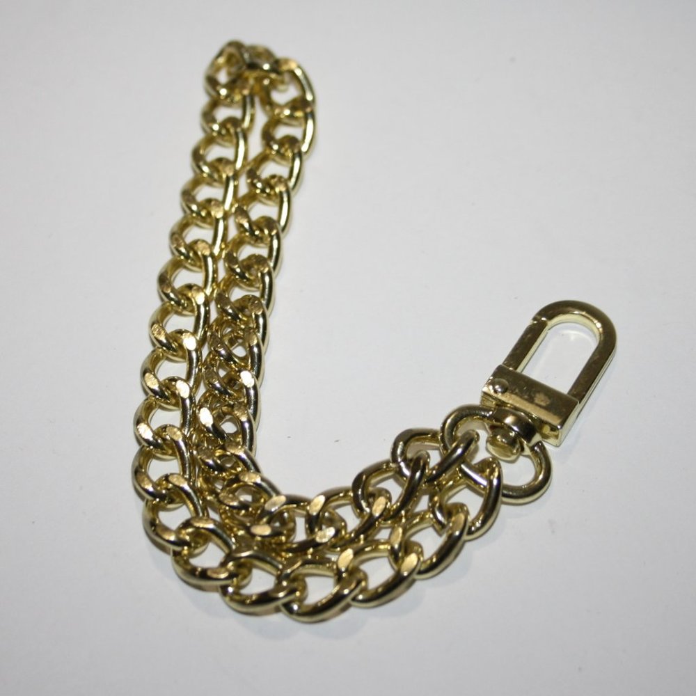 Like new gold key fob chain 10"